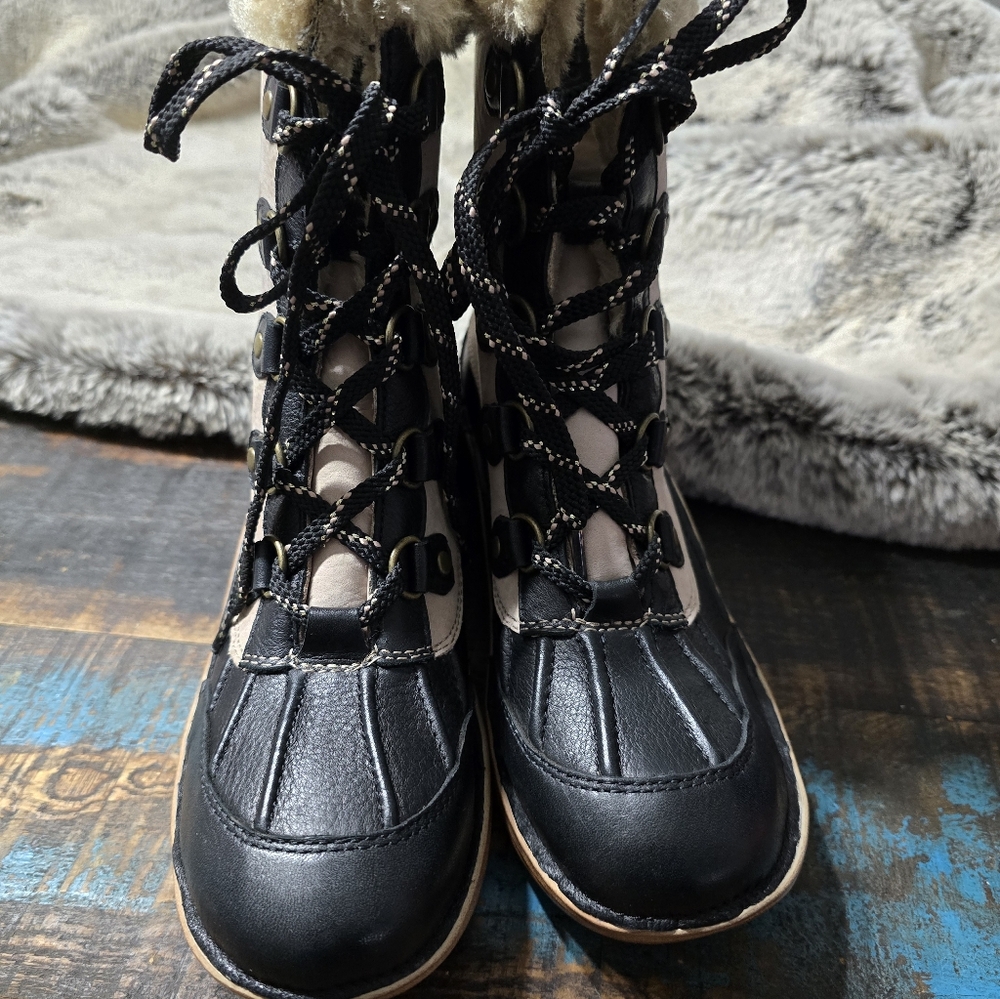 Bionica Black and Cream Winter Boots - Picture 2 of 6
